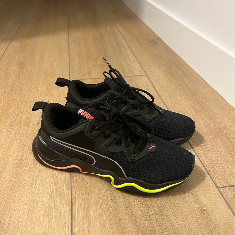 WOMENS PUMA SHOES